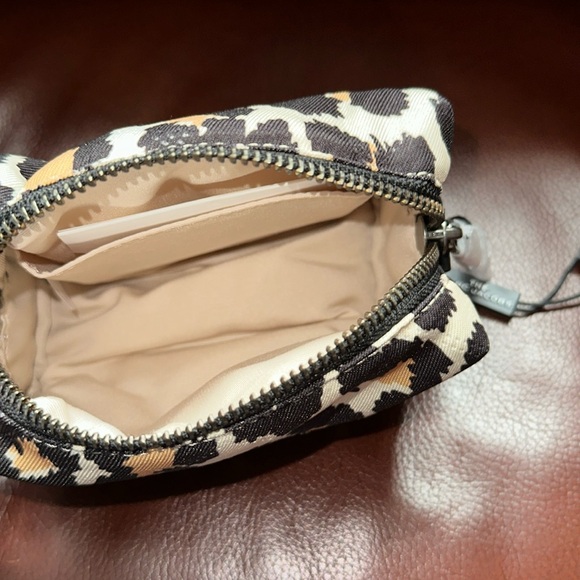 🔥🔥🔥NEW Marc Jacobs Leopard Print Cosmetic Pouch Makeup Bag Wallet - Picture 7 of 7